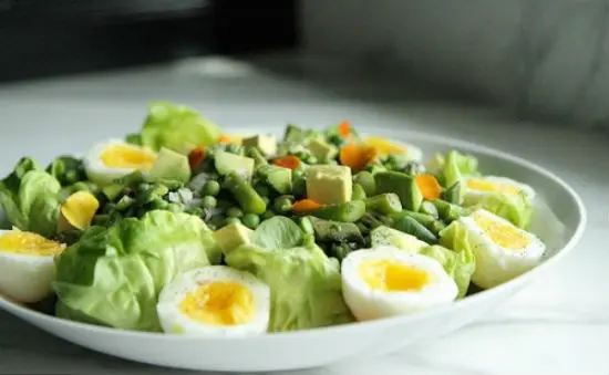 rau-xa-lach-tron-salad-dau-cho-bua-toi-nhe-nhang-va-thanh-dam-9