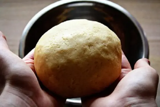 nặn bột làm bánh anh đào