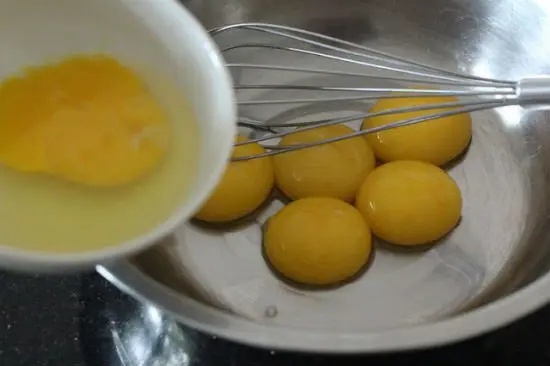 Sơ chế nguyên liệu làm bánh chiffon lá dứa