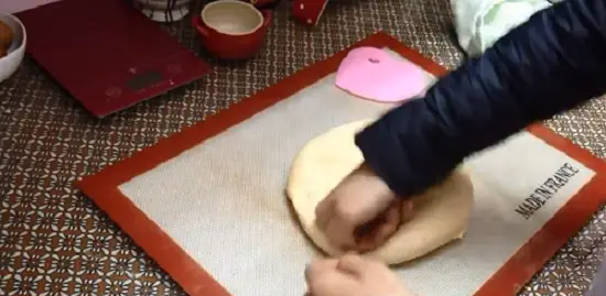 Bắt đầu nặn bánh Papparoti
