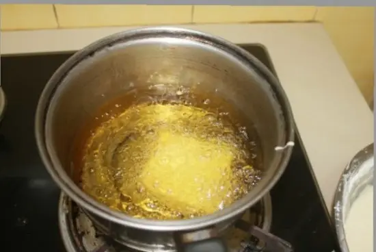 bắt đầu làm bánh sầu riêng chiên