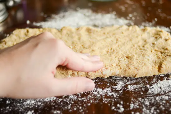 Công thức làm bánh scones cuộn hương quế 10