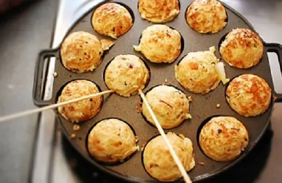 sắp hoàn thành món bánh Takoyaki