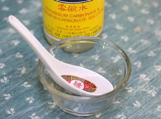 Nước tro làm bánh ú tro