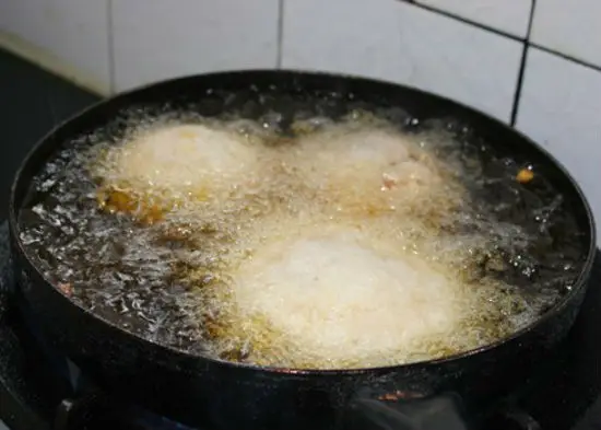 Công thức làm gà bọc xôi chiên nóng hổi 6