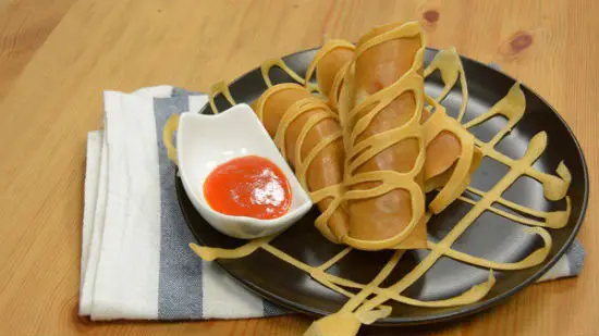 Công thức làm pancake cuộn xúc xích bò năm ngon miễn chê