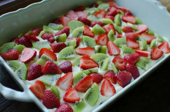 Công thức làm tiramisu dâu kiwi ngon tuyệt cú mèo 7