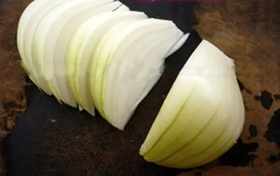 mon-thit-bo-xao-hanh-tay-ca-chua-moi-la-5