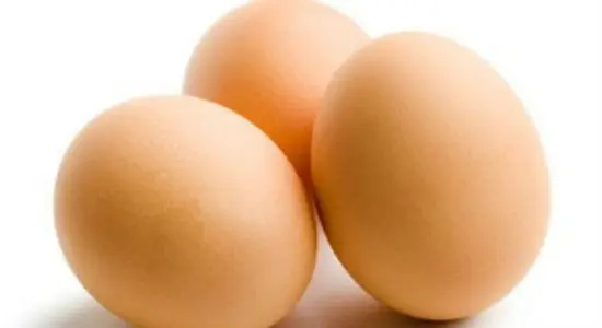 Chuẩn bị thêm 3 quả trứng gà ăn kèm món cháo yến mạch giảm cân
