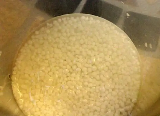 ngâm gạo nấu chè con ong ngon