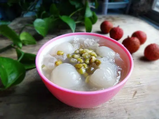 Công thức nấu chè ngon từ vải thiều đậu xanh