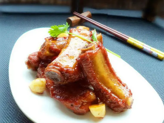 Lưu ý khi làm món sườn sốt tỏi cay