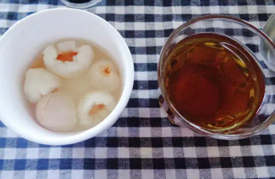 Sơ chế nguyên liệu pha trà vải