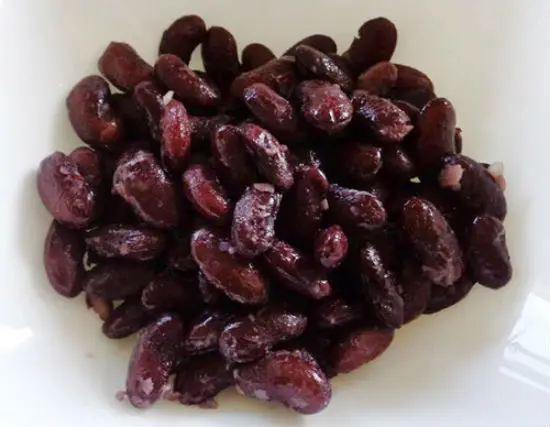 Các bước làm chè 3 màu - nấu đậu đỏ