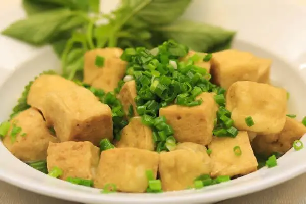 Đậu phụ tẩm hành ăn đã nghiền