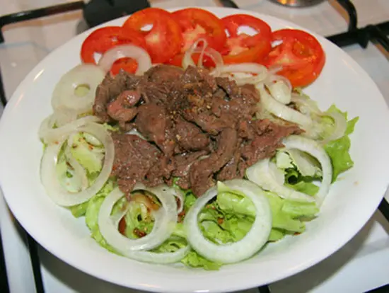 Đơn giản như salad trộn thịt bò