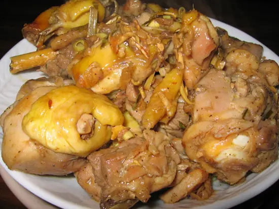 Gà rang gừng đưa cơm ngày mưa