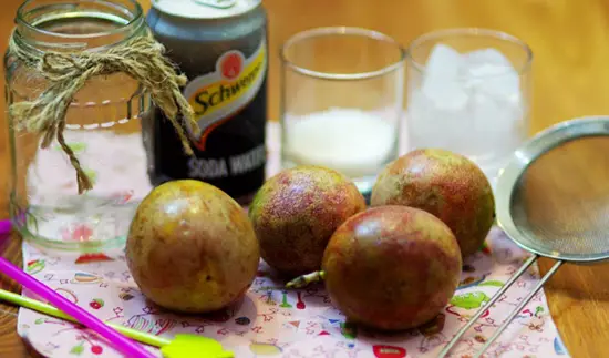 GIẢI KHÁT TẠI NHÀ VỚI SODA CHANH LEO
