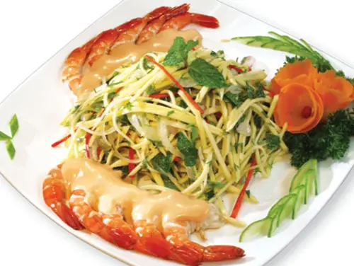 Gỏi xoài tôm cho bữa cơm gia đình đầm ấm