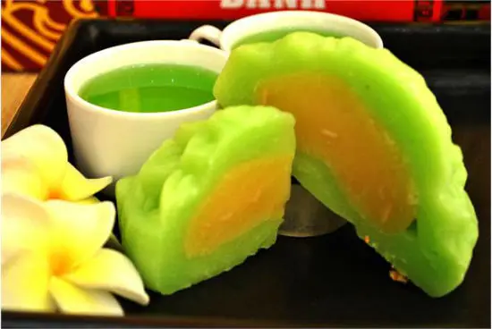 hoc-cach-lam-mon-banh-caramen-nhan-sen-tra-xanh-01