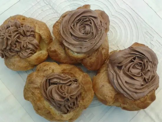 Học cách làm bánh su kem cà phê làm quà Valentine