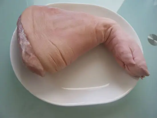 Nguyên liệu làm món chân giò hầm thuốc bắc