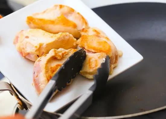 Hướng dẫn 2 cách làm món gà sốt bơ thơm ngon 7
