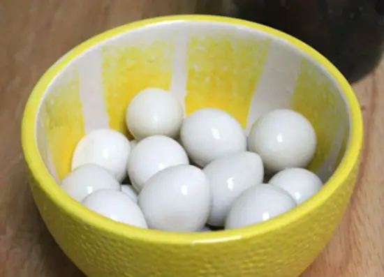 luộc trứng - cách kho thịt