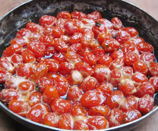 Sên mứt cà chua bi trong khoảng 1 giờ