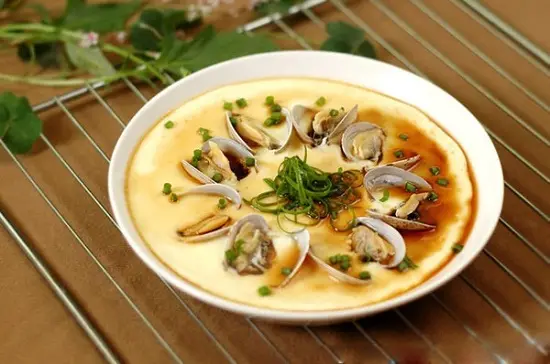 món ăn đơn giản từ ngao trứng hấp ngao