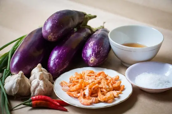 cà tím sốt tôm khô nguyên liệu