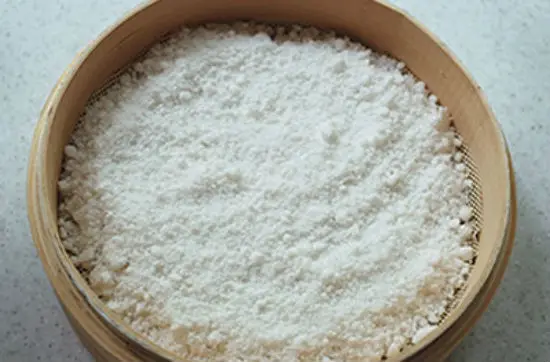 Rang chín gạo nếp để làm chè lam