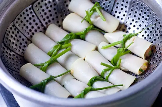 măng cuốn thịt gà hấp cách làm 4