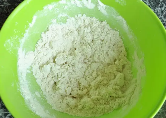 trộn bột mì