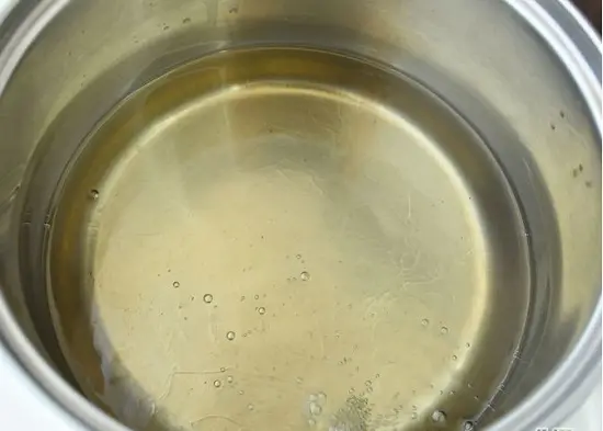 làm nóng dầu ăn