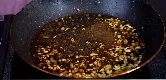 Bước tiếp theo làm món trứng cút chua ngọt