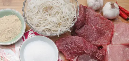 Hướng dẫn cách làm nem chua cực ngon