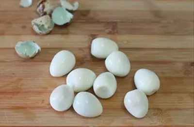 Kết quả hình ảnh cho Trứng cút rửa sạch, luộc chín, bóc bỏ vỏ