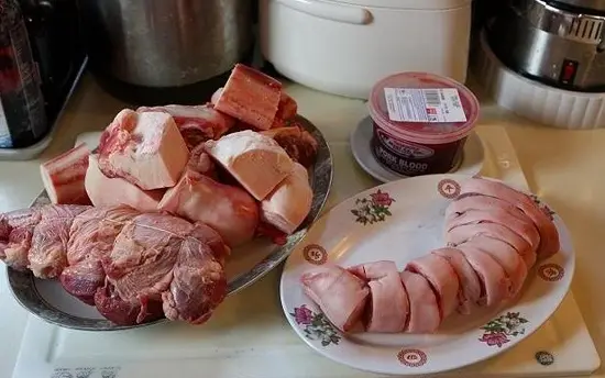 cách nấu bún bò Huế - sơ chế nguyên liệu