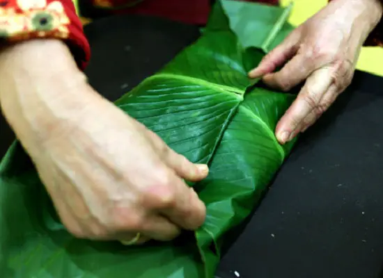Chuẩn bị gói bánh chưng