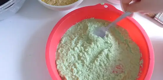 Huong dan lam banh tam ruc ro sac mau cho ngay Tet f