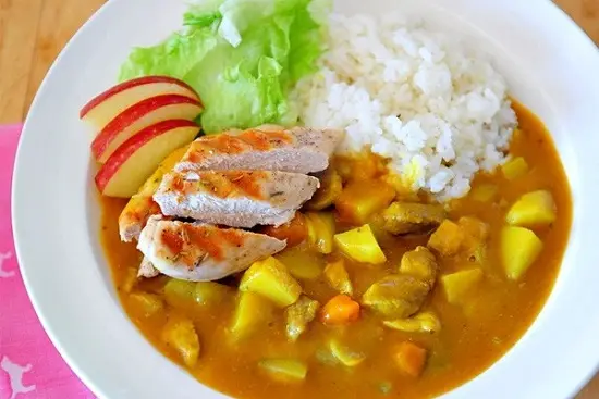 Hướng dẫn làm cà ri thịt gà nướng đơn giản lạ miệng