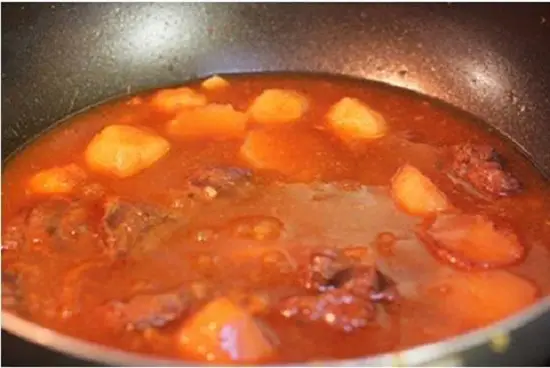 gần xong món bắp bò hầm tiêu xanh