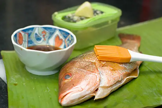 Các bước làm món cá hấp chuối