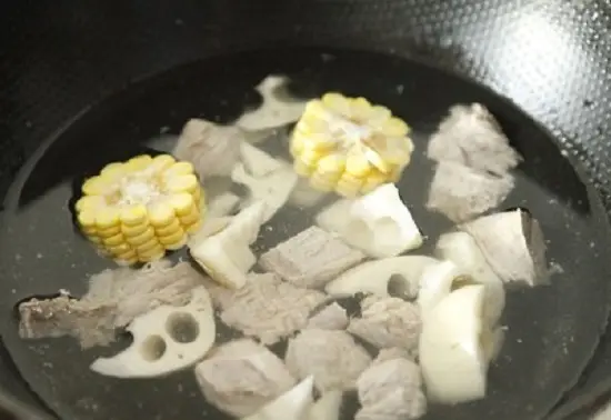 cho ngô và củ sen