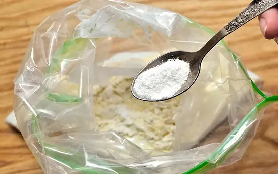cho bột nở và các gia vị