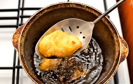 vớt thịt gà ra ngoài