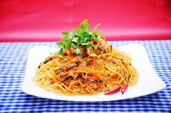 Hướng dẫn làm món miến xào kim chi ngon chuẩn Hàn Quốc