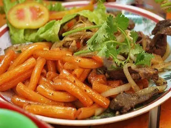 Hướng dẫn làm nui xào gà đơn giản