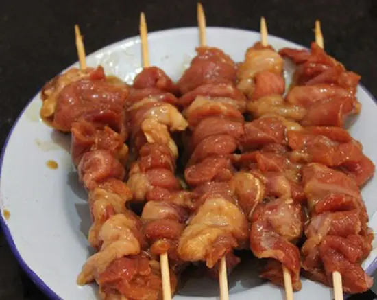 cach-lam-thit-xien-nuong-bang-lo-vi-song-4